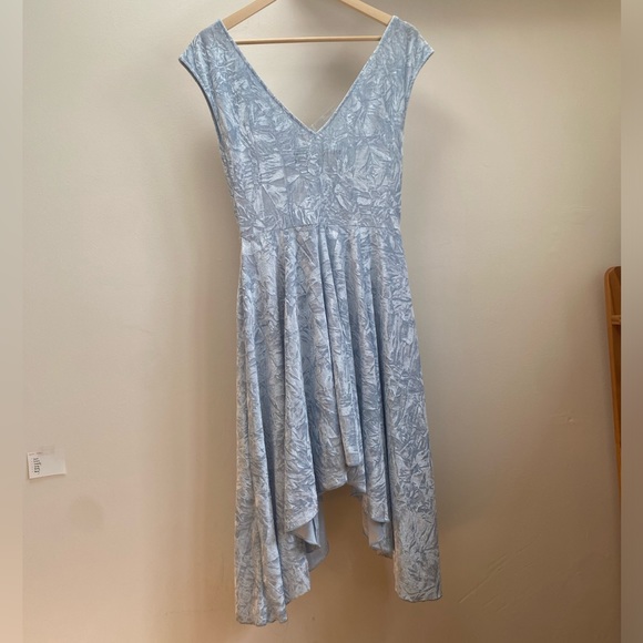 URBAN OUTFITTERS Corina Pastel Blue Velvet Midi Dress - Picture 5 of 9